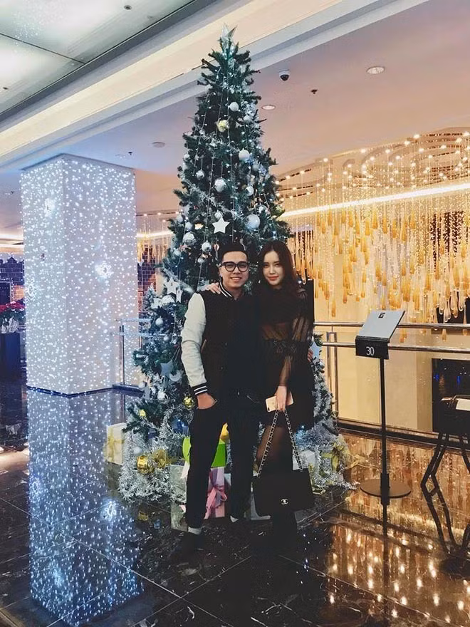 Cũng giống như nhiều cặp đôi đang yêu khác, cặp đôi luôn dành cho nhau những khoảnh khắc lãng mạn và tình tứ.