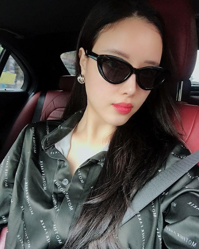 Hoa hậu Mai Phương Thúy cũng thường xuyên chia sẻ hình ảnh em gái trên trang cá nhân.