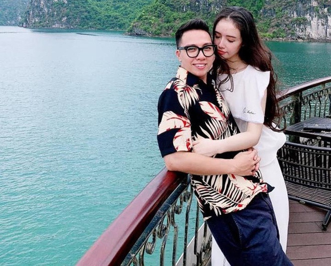 Mai Phương Thúy kín tiếng chuyện tình cảm, còn em gái cô lại khá thoải mái khi chia sẻ những khoảnh khắc hạnh phúc bên mối tình 5 năm. Bạn trai cô cũng là một người sở hữu ngoại hình cao ráo, đẹp trai, cả hai rất xứng đôi vừa lứa.