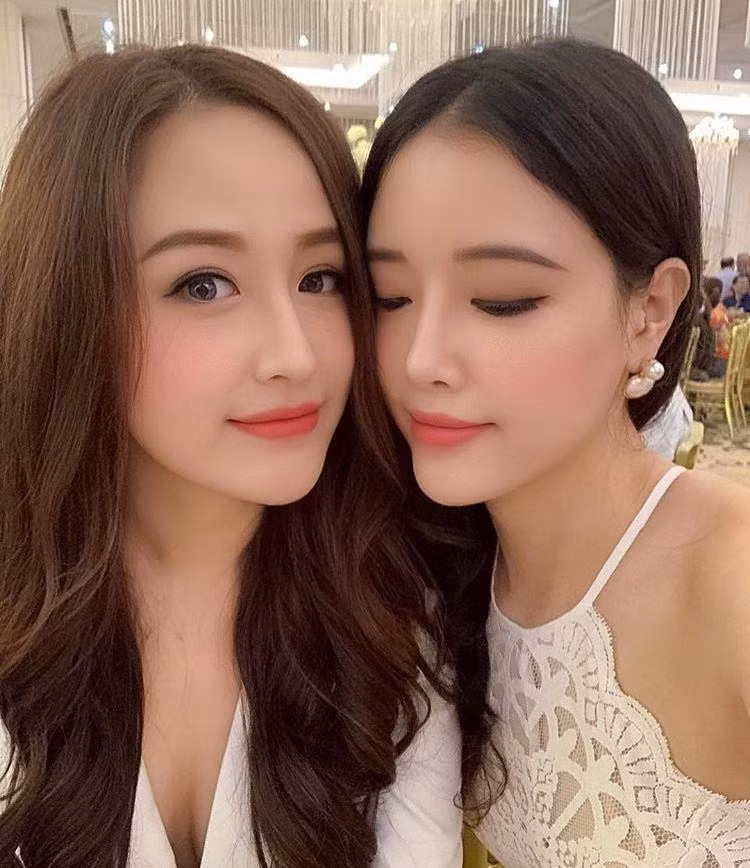 Không hoạt động showbiz giống chị gái, Ngọc Phượng đang theo đuổi công việc kinh doanh mỹ phẩm. Trước đó, cô du học nước ngoài, sau khi tốt nghiệp ĐH Columbia, Voncouver, Canada, em gái Hoa hậu Việt Nam mới về nước và gây chú ý.