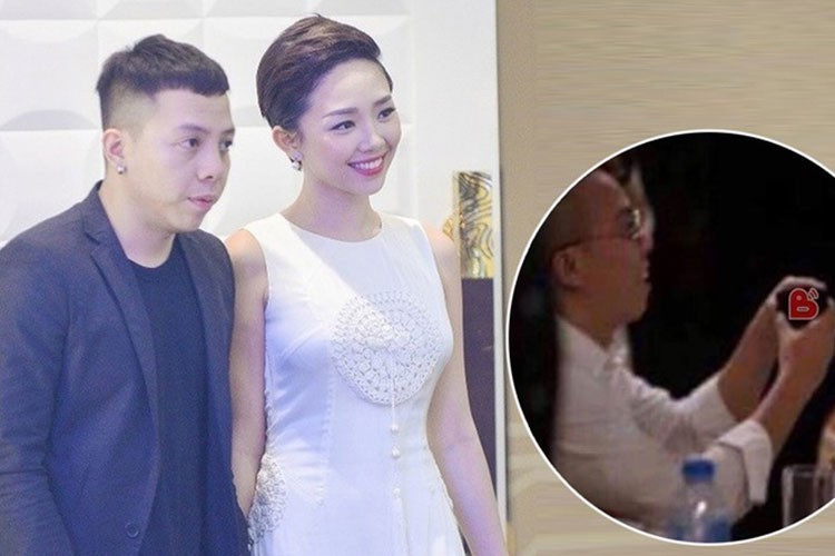 Tháng 8/2018, hình ảnh Hoàng Touliver quỳ gối trao nhẫn cho Tóc Tiên đã làm dấy nghi vấn Hoàng Touliver cầu hôn nữ ca sĩ. Tuy nhiên, cả hai giải thích đây chỉ là màn góp vui tại đám cưới của một người bạn.