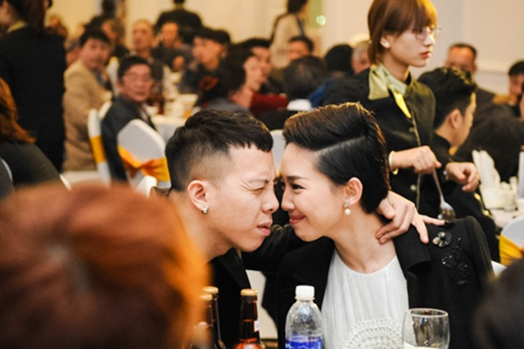 Cặp đôi trai tài gái sắc không rời nhau nửa bước trong những lần sánh đôi dự sự kiện. Ảnh: Vietnamnet