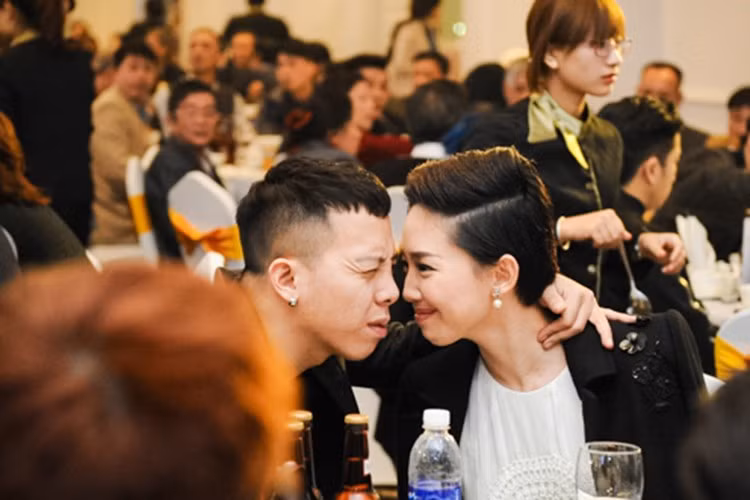 Cặp đôi trai tài gái sắc không rời nhau nửa bước trong những lần sánh đôi dự sự kiện. Ảnh: Vietnamnet