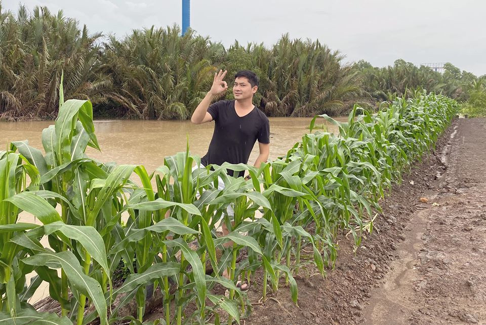 Minh Luân hào hứng: "Nông dân chính hiệu là đây! Vườn - ao - chuồng, chắc xin sống ké qua mùa dịch này được".