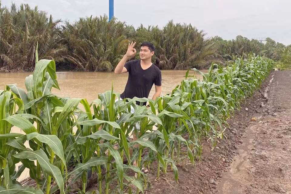Minh Luân hào hứng: "Nông dân chính hiệu là đây! Vườn - ao - chuồng, chắc xin sống ké qua mùa dịch này được".