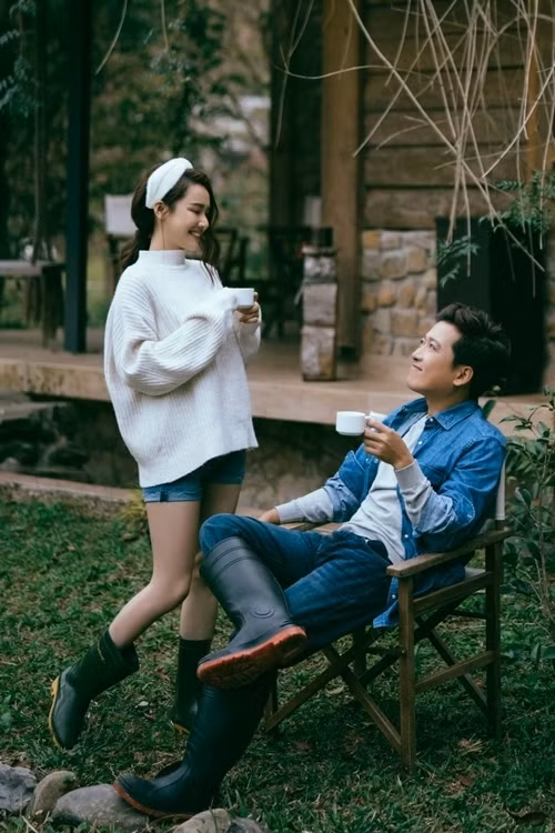 Nhã Phương - Trường Giang kết hôn tháng 9/2018, sau đó chào đón con gái đầu lòng - bé Destiny vào tháng 1/2019. Từ ngày làm mẹ, cô gần như dừng lại mọi hoạt động nghệ thuật để dành thời gian chăm sóc con gái và gia đình.