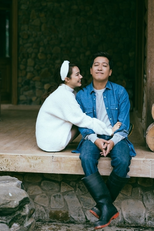 Trong khi đó Trường Giang vẫn tất bật chạy show để kiếm tiền nhưng mỗi khi rảnh rỗi anh đều dành thời gian ở nhà để chăm sóc bà xã và con gái.