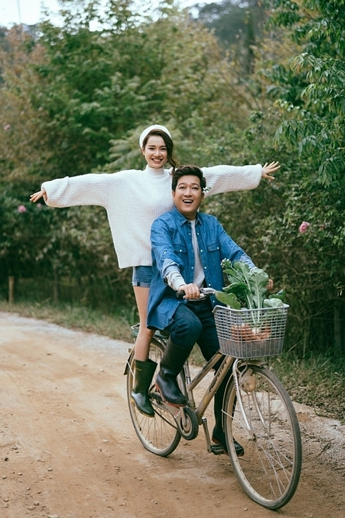 Đây cũng được coi là bộ ảnh riêng đầu tiên mà cả hai chụp cùng nhau sau khi kết hôn.