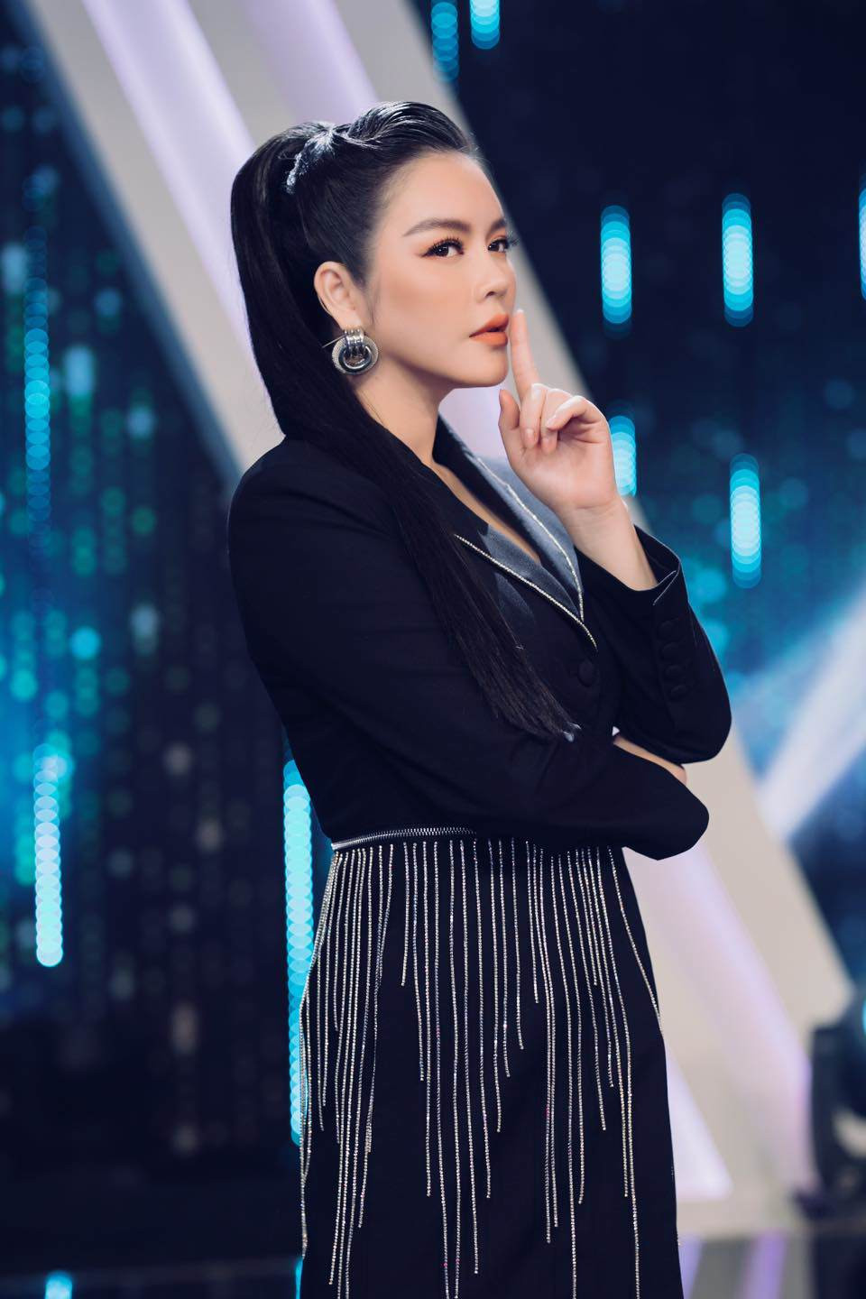 Vi sao Ly Nha Ky quay 