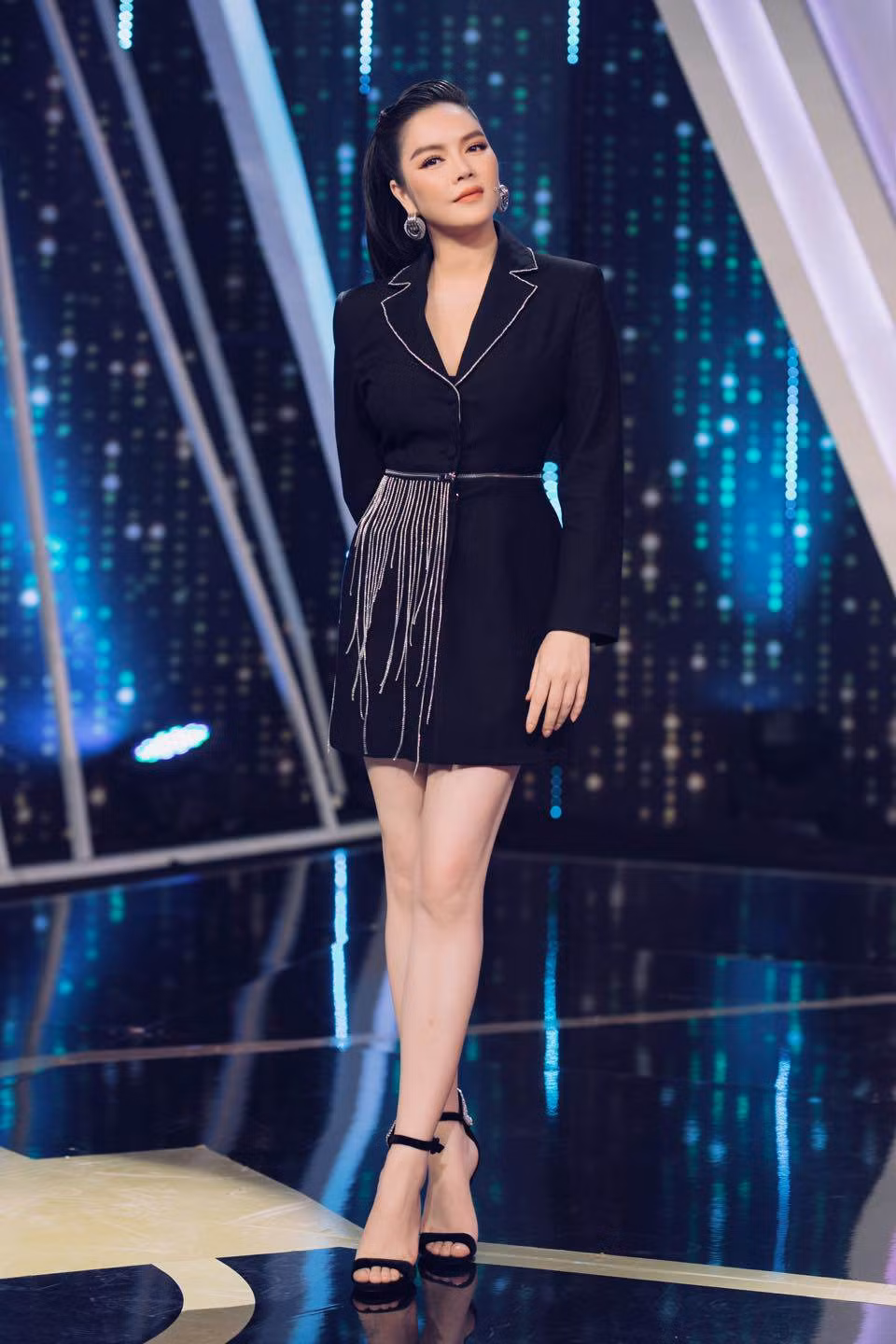 Vi sao Ly Nha Ky quay 