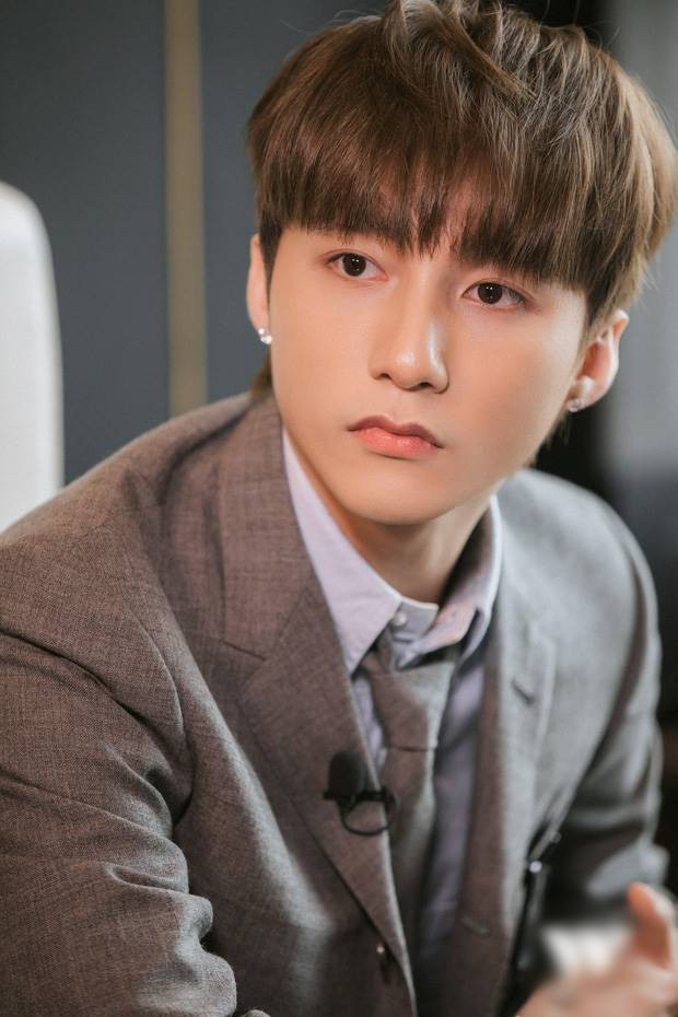 Sơn Tùng cũng nhiều lần ám ảnh, phát hoảng vì fan cuồng. Đỉnh điểm là việc một fan nữ đòi chết nếu không được xem Sơn Tùng biểu diễn. Theo lời kể của nam ca sĩ, cô gái này khi bị mẹ cấm không cho đi xem đêm nhạc vì vướng lịch học thêm. Nhưng bất chấp tất cả, cô gái đưa dao cho mẹ và nói: "Nếu mẹ cấm con đi xem anh Tùng hát thì mẹ giết con luôn đi".