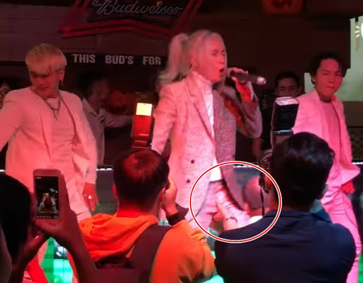 Mặc dù S.T phản ứng cực nhanh, nhưng đáng tiếc sự cố đã xảy ra chỉ trong tích tắc.