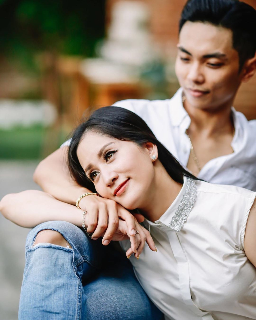 Khánh Thi luôn dành mọi thứ tốt nhất cho Phan Hiển. Với Khánh Thi, Phan Hiển tuy nhỏ tuổi nhưng lại là một người đàn ông trưởng thành và chân thành.