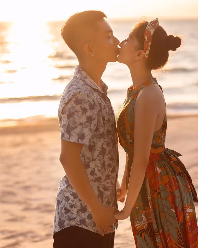 Thời điểm đó, dư luận đưa ra nhiều ý kiến trái chiều khiến cặp đôi chịu không ít áp lực.