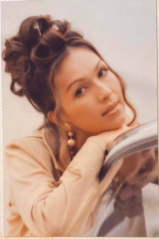 Từ năm 1985 đến 1988, Diễm My lọt top người mẫu ảnh lịch xinh đẹp nhất Việt Nam. "Nữ hoàng ảnh lịch" gọi đó là thời kỳ mà đi vào nhà nào cũng thấy hình của mình. Lúc bấy giờ, khán giả khắp mọi miền đất nước biết đến người đẹp này với vai trò người mẫu hơn là một diễn viên điện ảnh.