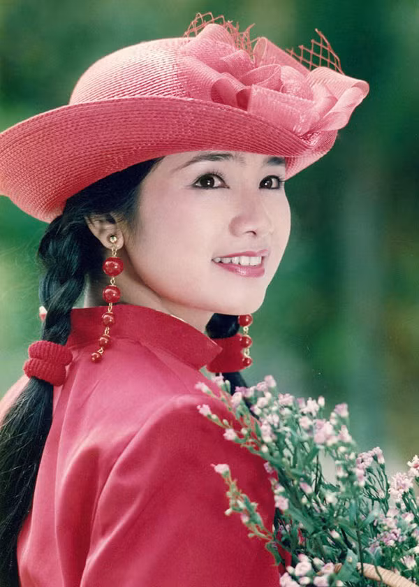 NSND Thu Hà là một trong những mỹ nhân thành công nhất ở thị trường miền Nam. Với thành công từ "Lá ngọc cành vàng" cô đã trở thành gương mặt được nhiều đạo diễn quan tâm mời vào các bộ phim thời kì "Mì ăn liền" sáng ngang cùng các diễn viên như: Lý Hùng, Việt Trinh, Diễm Hương...