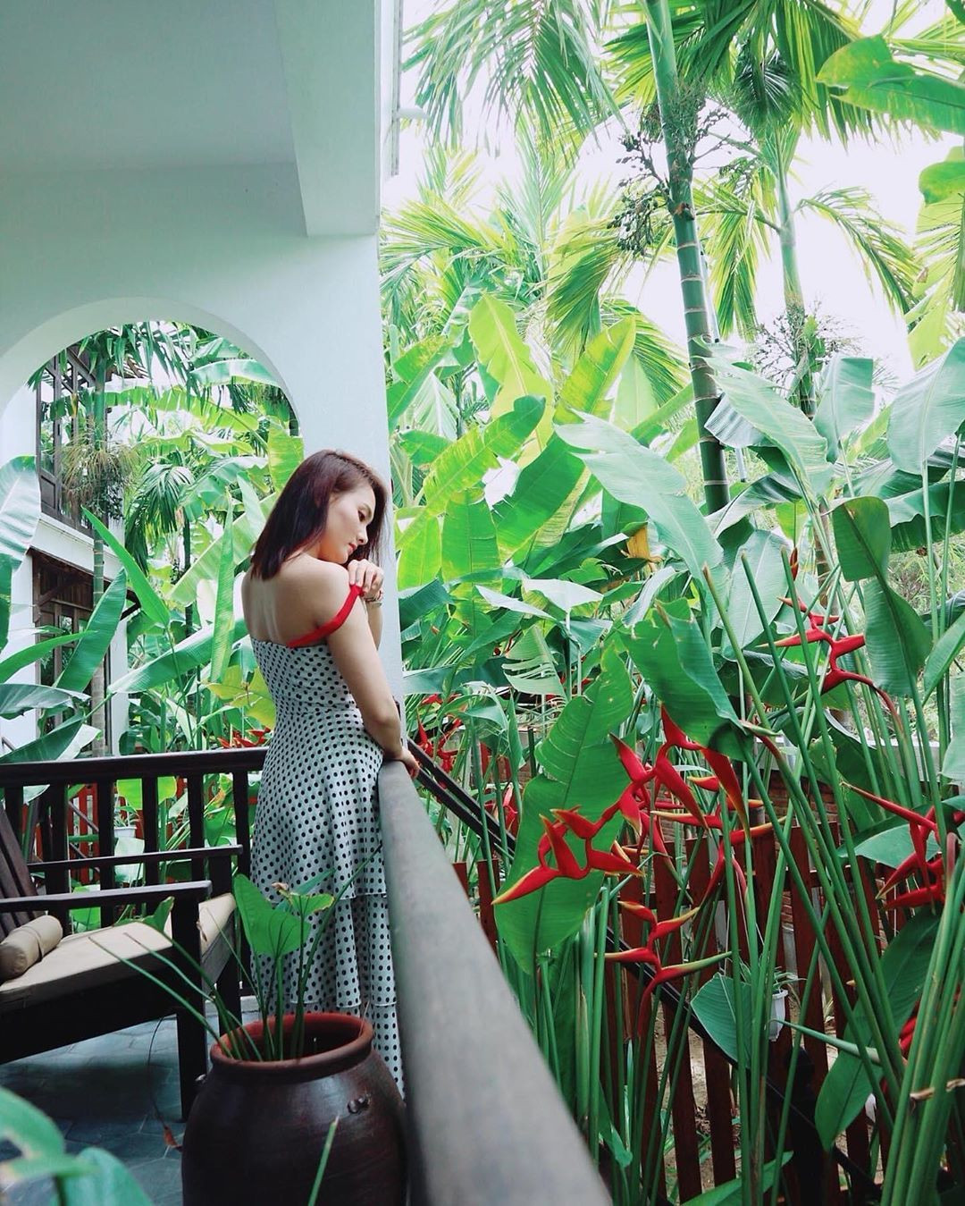 Bảo Thanh đăng ảnh bên vườn cây. Cô tranh thủ hít thở không khí trong lành khi nghỉ đi nghỉ dưỡng.