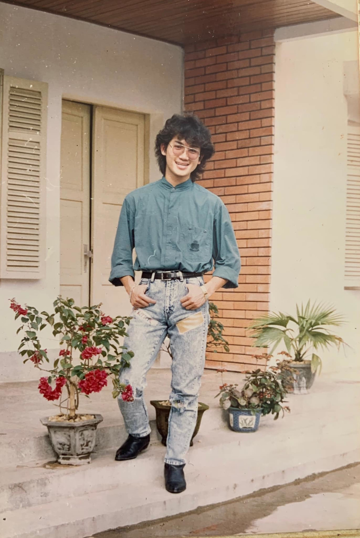 Điều khiến nhiều người chú ý chính là bố người đẹp hồi trẻ vô cùng điển trai.