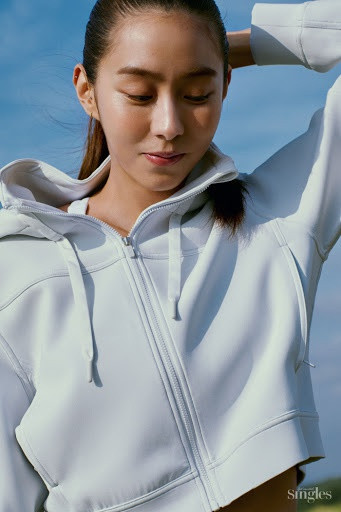 Trước đó, trong chương trình I Live Alone, cựu thành viên After School tiết lộ cô đã tuân theo chế độ ăn kiêng khắc nghiệt một bữa/ngày trong suốt 8 năm qua.