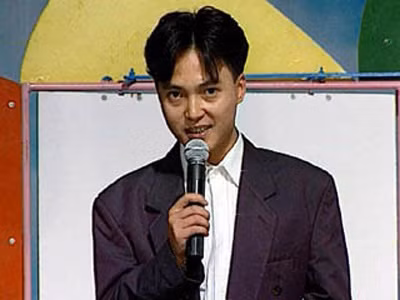 Lưu Minh Vũ là con trai cố nhà thơ Lưu Quang Vũ. Nhắc đến anh, khán giả sẽ nhớ đến chương trình Hãy chọn giá đúng bởi sự hài hước, lôi cuốn khán giả vào từng trò chơi. Sau này, anh cũng đảm nhận vai trò MC Đường lên đỉnh Olympia vào các năm năm 2000, 2002 và 2003.