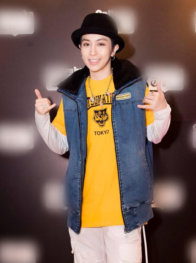 Không ít khán giả cho rằng Hoàng Thùy Linh và Gil Lê mặc đồ đôi hoặc thậm chí dùng chung trang phục.