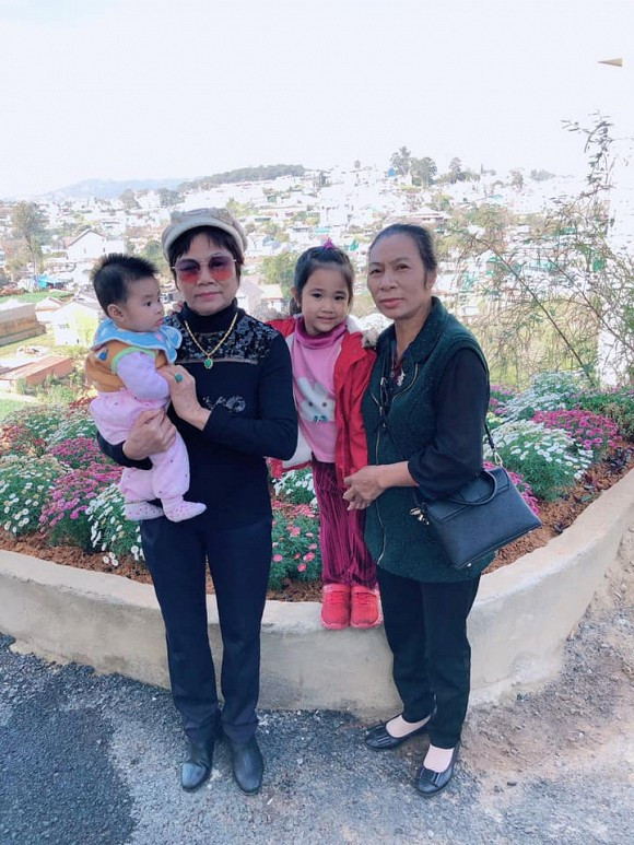 Đây là những thước ảnh lần đầu tiên được Tự Long đăng lên trang cá nhân.