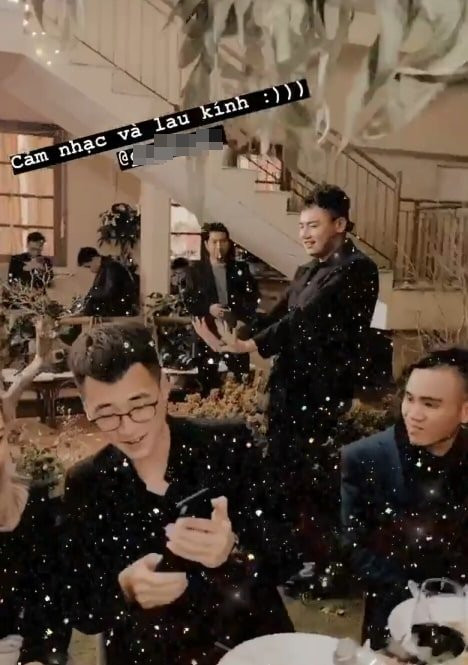 Một chàng trai quẩy "vũ điệu lau kính" ngay trong tiệc cưới.