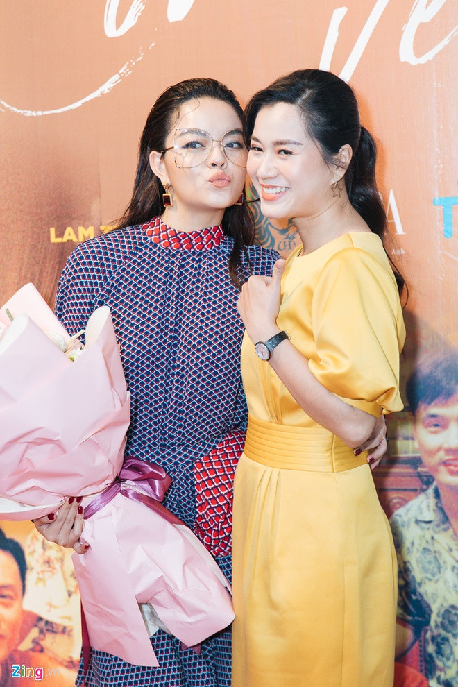 Dự án cũng có sự góp mặt của nghệ sĩ Phi Phụng và Đào Anh Tuấn trong vai bố mẹ. Nữ diễn viên Lâm Vỹ Dạ trong vai vợ của Lam Trường và bé Minh Hằng trong vai con gái.