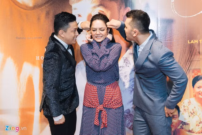 Ca khúc là một sáng tác của nhạc sĩ Hamlet Trương, được Phạm Quỳnh Anh dựng thành phim ngắn âm nhạc kể về một gia đình có ba anh em. Là hai người anh thân thiết của Phạm Quỳnh Anh, Lam Trường và Ưng Hoàng Phúc không chỉ kết hợp để thể hiện ca khúc mà còn tham gia diễn xuất trong MV.