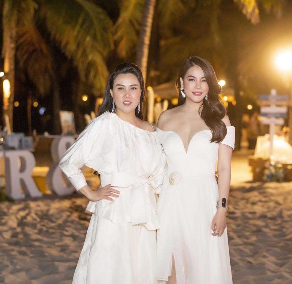 Vẻ đẹp rực rỡ, gợi cảm của Trương Ngọc Ánh khiến Phượng Chanel chịu vài phần lép vế.