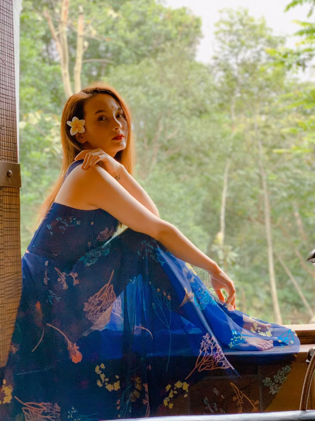 Bảo Thanh khoe ảnh ông xã chụp vô cùng chuyên nghiệp. Nữ diễn viên 'Về nhà đi con' viết: "Chồng đưa đi chơi mà vẫn không quên nhiệm vụ nâng cao tay nghề. Lại còn chỉ chỗ cho ngồi tạo dáng".