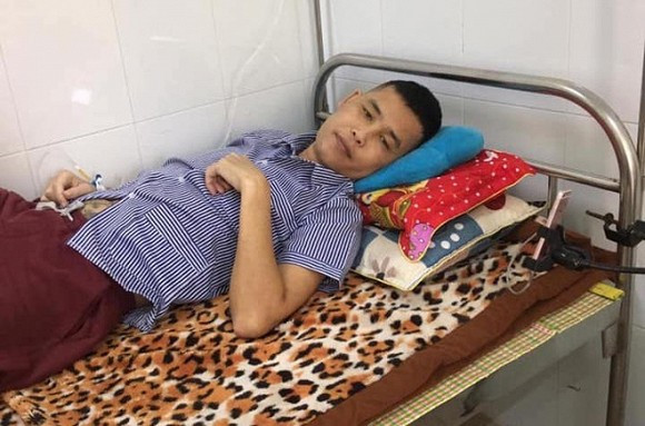 Cách đây không lâu, Hiệp Gà đăng ảnh nằm viện khiến người hâm mộ lo lắng. Gia Cát Dự của "Táo Quân" cho biết sức khỏe anh bị suy kiệt do thời gian dài lạm dụng đồ uống có cồn. Sau khoảng thời gian nằm viện, tình trạng của Hiệp Gà đã ổn định hơn. Hiện tại, anh đã được ra viện.