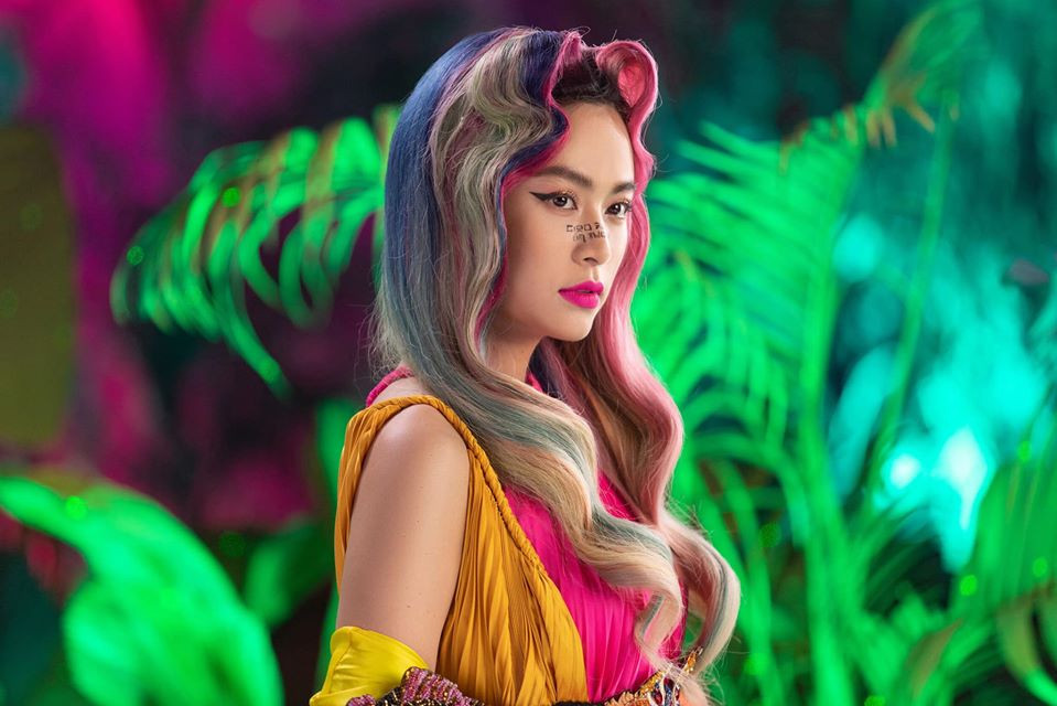 Chet me hinh anh Hoang Thuy Linh trong MV “Ke cap gap ba gia” gay sot