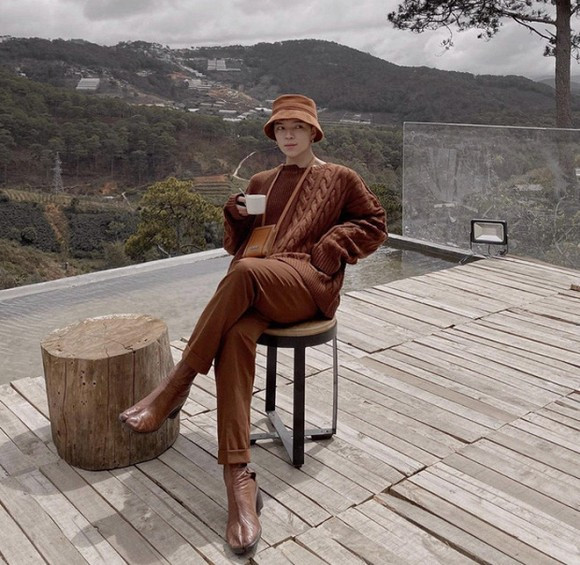 Hội bạn thân của Tóc Tiên và Hoàng Touliver đã check in đông đủ ở Đà Lạt để dự đám cưới?