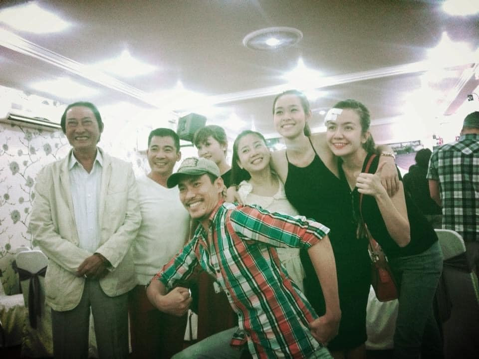Ái Châu chia sẻ lại hình ảnh chụp cùng cố nghệ sĩ Lê Bình, Mai Phương và những người bạn.