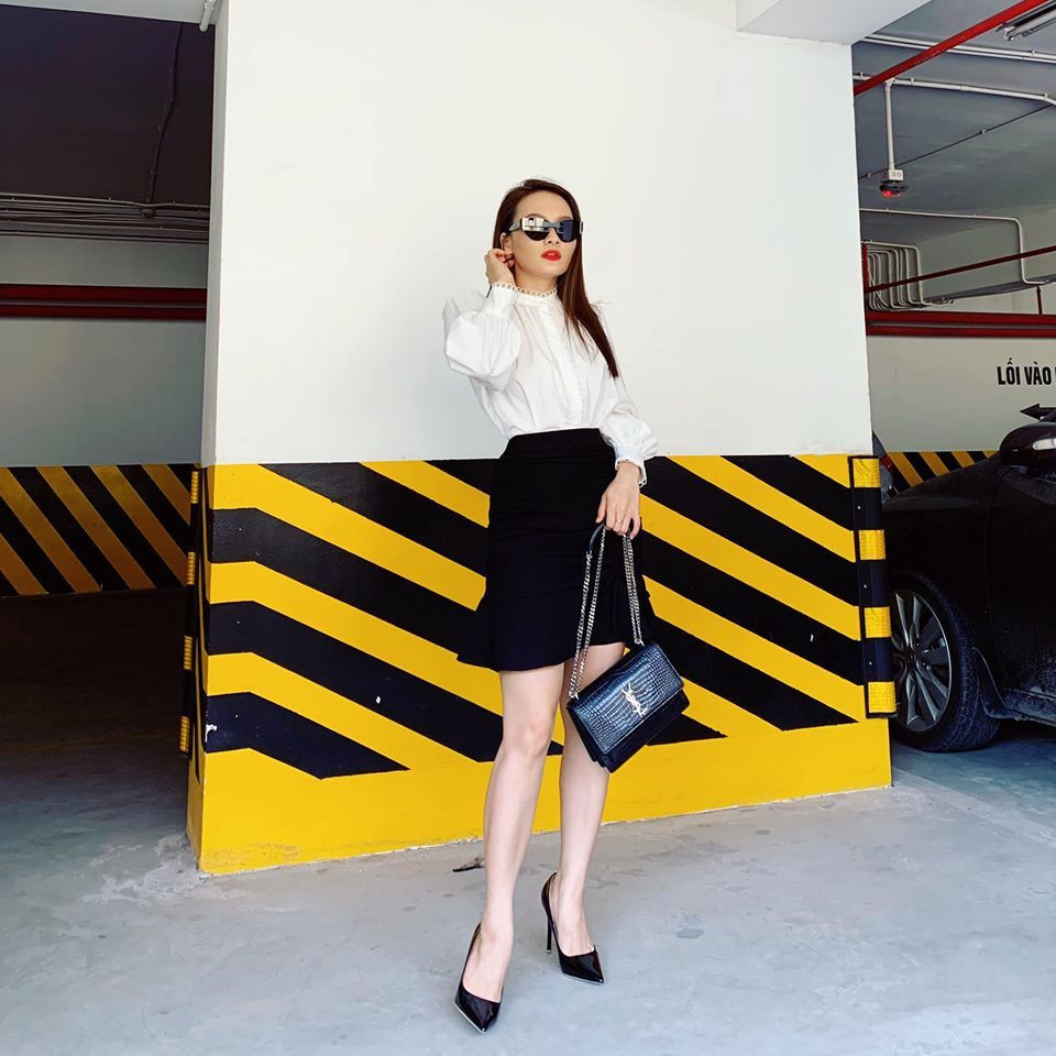 Khoe ảnh thả dáng trong bãi đỗ xe, sao Việt Bảo Thanh viết: “Vào hạ chưa các dì”.