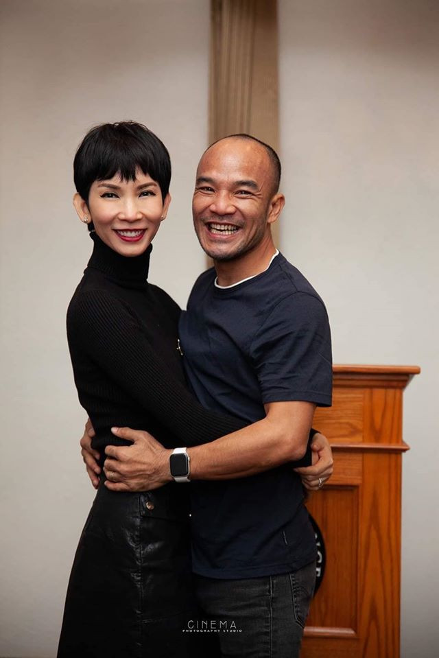 Thông tin hôn lễ của cặp đôi được giữ kín đến phút chót khiến bạn bè lẫn người hâm mộ bất ngờ.