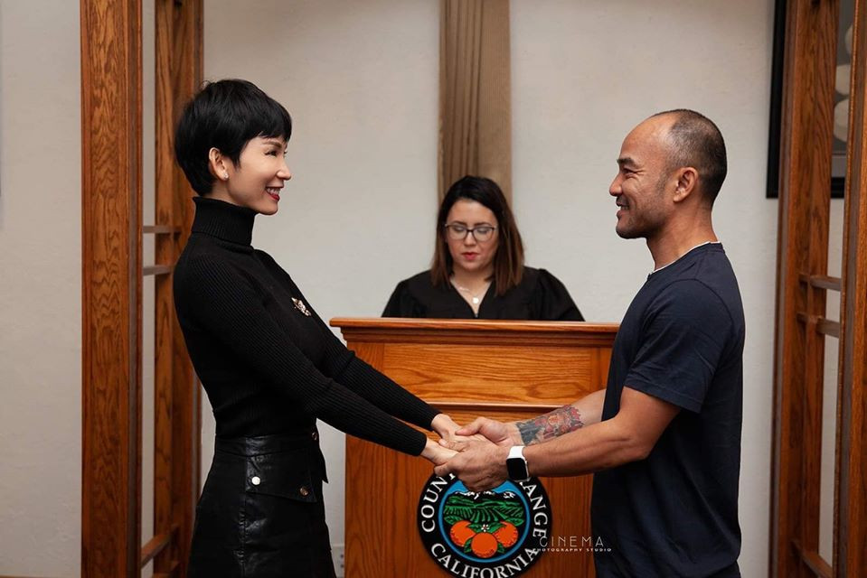 Xuân Lan và chồng liên tục khóa môi sau đăng ký kết hôn ở Mỹ Xuan Lan va chong lien tuc khoa moi sau dang ky ket hon o My