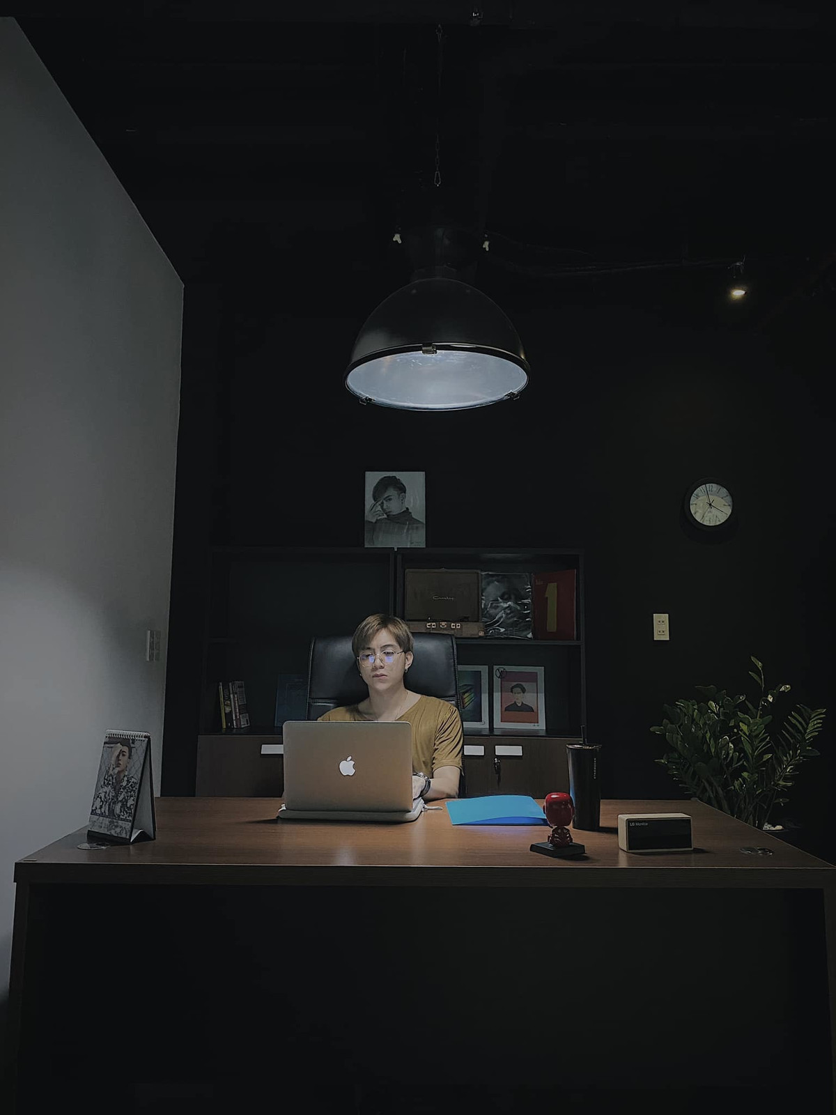 Soobin Hoàng Sơn khoe góc làm việc sang chảnh.