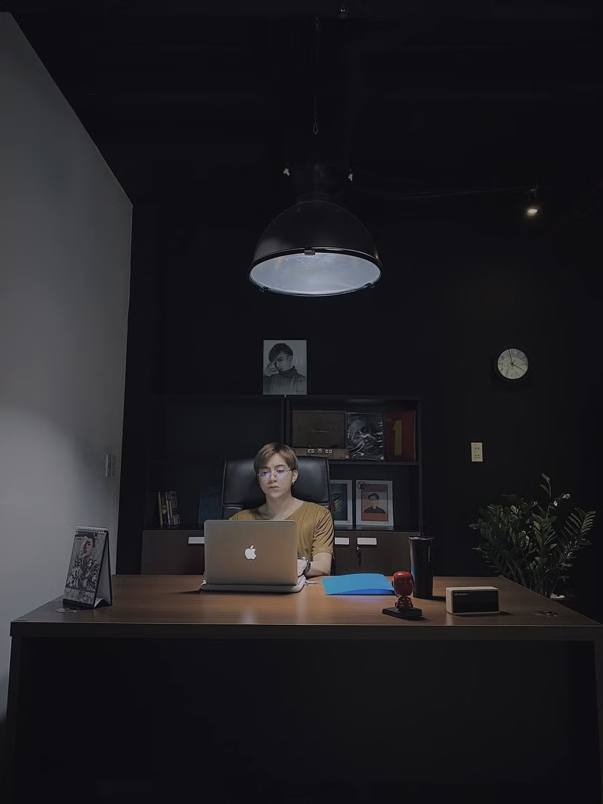 Soobin Hoàng Sơn khoe góc làm việc sang chảnh.