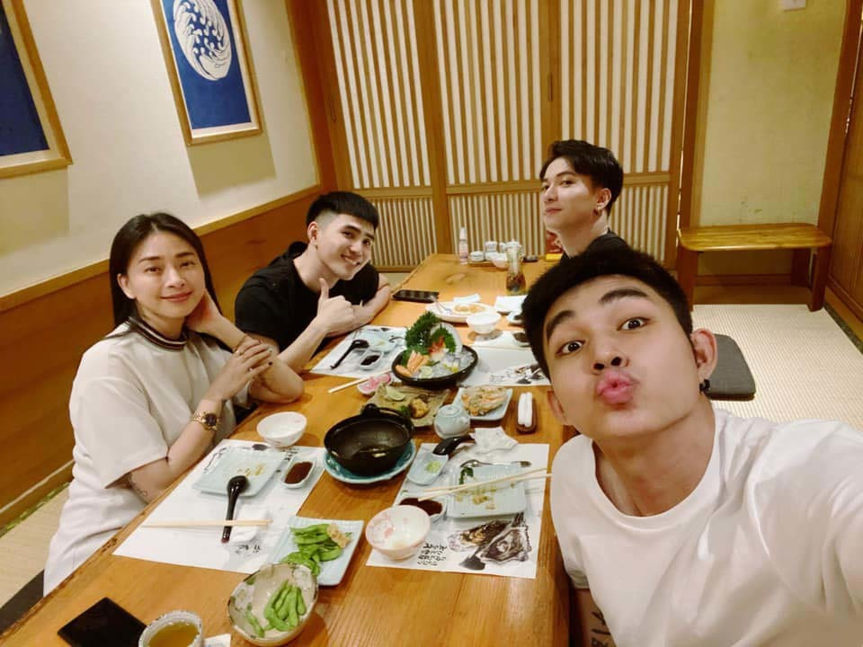 "Bàn công chiện nhưng chủ yếu ăn là chính", Jun Phạm viết hài hước khi đi ăn tối cùng Ngô Thanh Vân và hai thành viên cũ của 365 - Will, S.T.