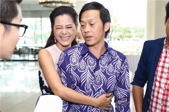 Bi chi trich mac ho eo vao nha tho To cua Hoai Linh, Nam Thu len tieng-Hinh-2