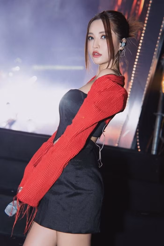 Nữ ca sĩ Bích Phương ngày càng xinh đẹp, ấn tượng.