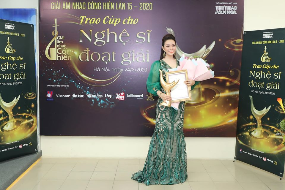 Ca sĩ Tân Nhành ẵm giải Chương trình của năm với "Trở về".