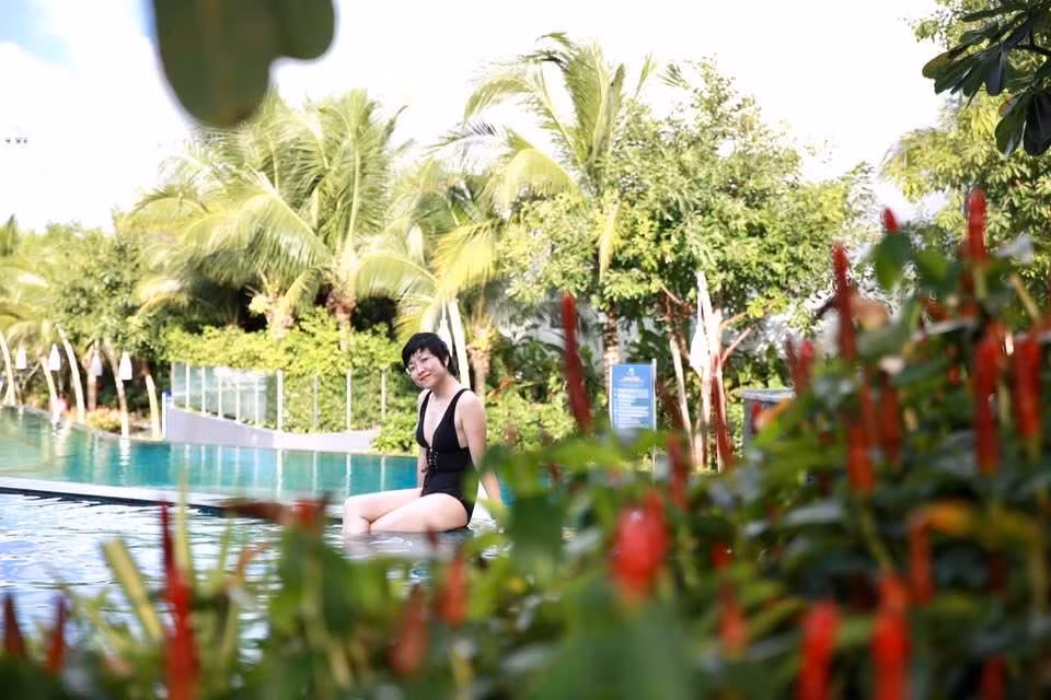 Nghệ sĩ Vân Dung hết lời khen MC Thảo Vân: "Ái chà, đẹp quá nha chị".