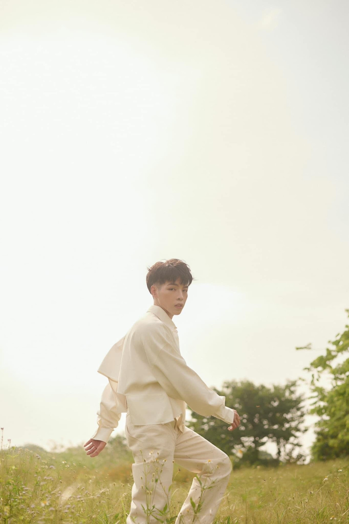 Người hâm mộ bày tỏ mong chờ ca khúc mới của anh trong lần trở lại.