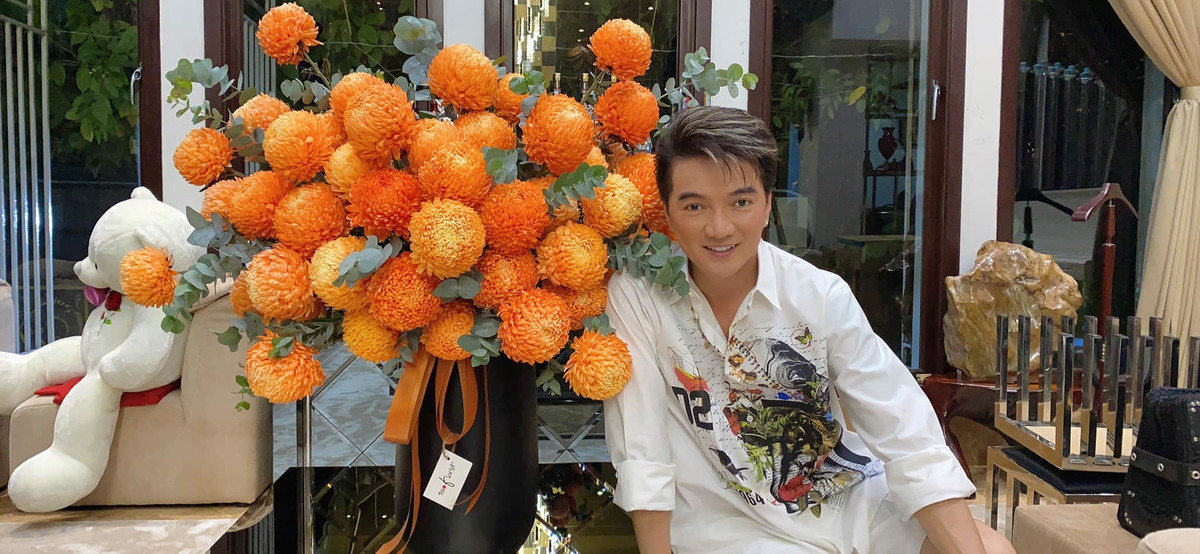 Đàm Vĩnh Hưng cho hay còn 10 ngày nữa là đến sinh nhật của mình. Anh tiết lộ sẽ tung ra một điều bất ngờ nhân dịp đón tuổi mới.