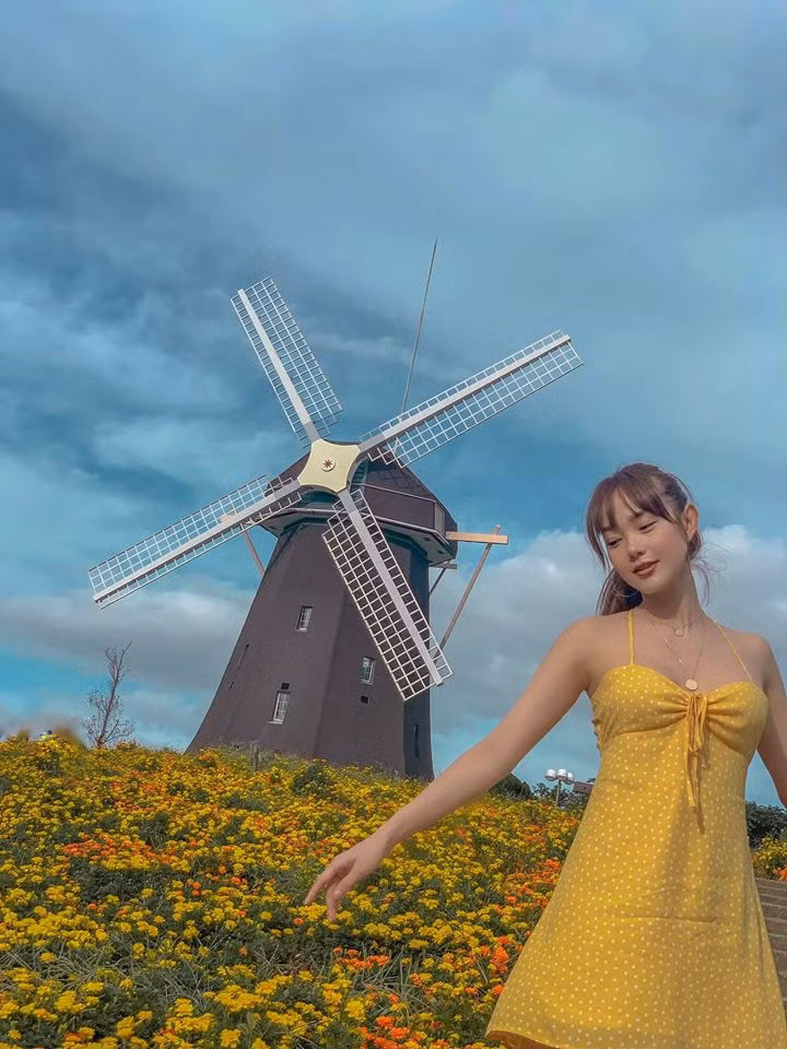 Để tậu được cơ ngơi như hiện tại cùng cuộc sống như mơ, Minh Hằng đã có nhiều năm hoạt động nghệ thuật tích cực.