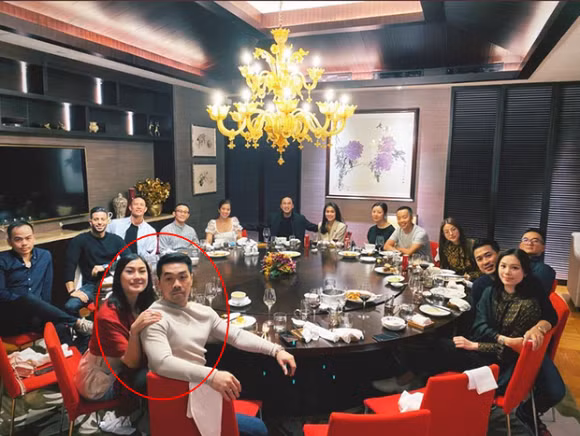 Từ trước Tết Nguyên Đán 2020, cả hai đã sánh đôi tham gia các buổi tiệc cùng gia đình Hà Tăng.