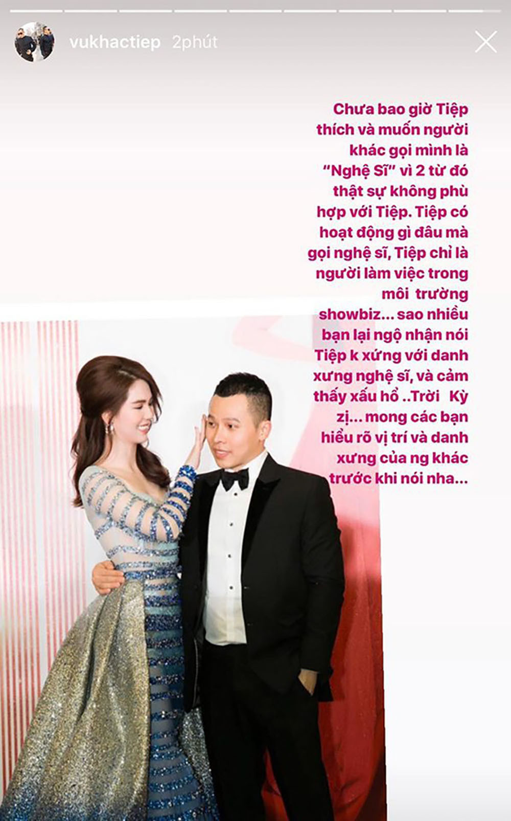 Sau loạt ồn ào vì phát ngôn tại khu cách ly, mới đây, Vũ Khắc Tiệp bất ngờ trải lòng về danh xưng “nghệ sĩ”. Theo đó, anh mạnh dạn khẳng định: “Chưa bao giờ Tiệp thích và muốn người khác gọi mình là "nghệ sĩ" vì 2 từ đó thật sự không phù hợp với Tiệp”. Ông bầu của Ngọc Trinh cho biết bản thân chỉ là người hoạt động trong môi trường showbiz và mong khán giả hiểu rõ vị trí của anh.